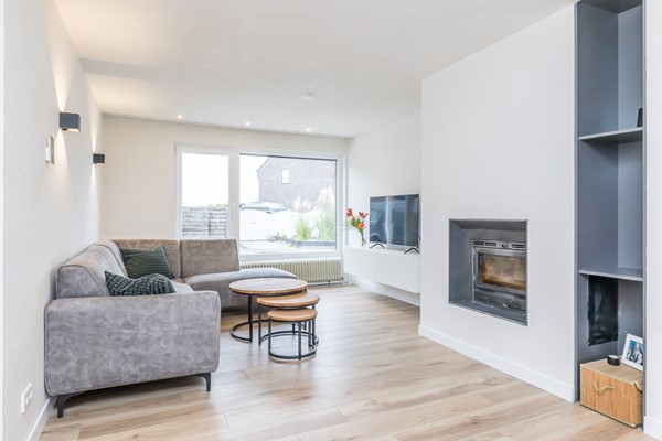 Foto - Te koop: Instapklaar gemoderniseerde geschakelde 2 onder 1 kap woning met voldoende woonoppervlakte, garage, berging en tuin in Simpelveld (Huls)